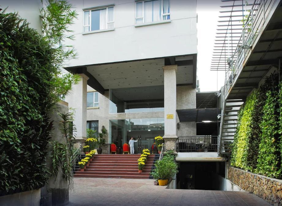 Cozrum Lux - The Arrivals Hotel Ho Chi Minh City Exterior photo